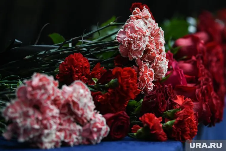 В честь жителя Ялуторовского района установили мемориальную доску на родине