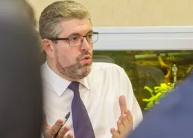 Источник: Генпрокуратура вошла в конфликт с СКР из-за югорского мэра