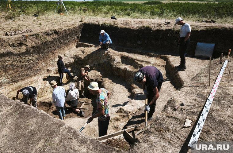 Первая печь, медный браслет и игровые фишки: что уникального нашли челябинские археологи летом-2025