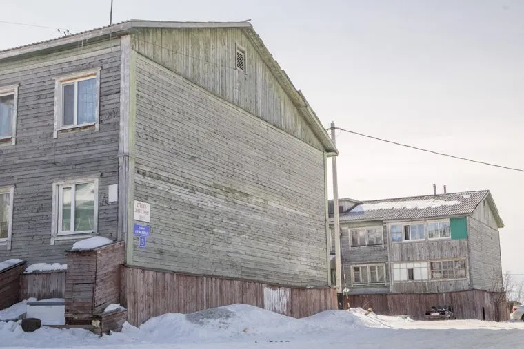 Деревянные дома. Салехард. Ямал, деревянный дом, бараки