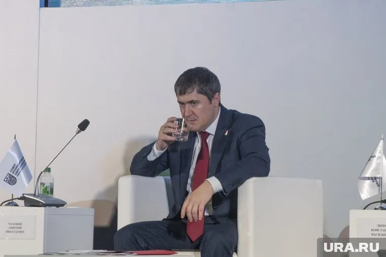 Дмитрий Махонин поручил Александру Смертину разобраться с работой своей пресс-службы