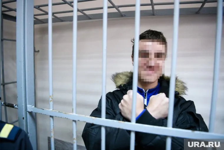 Парень улыбался и позировал журналистам