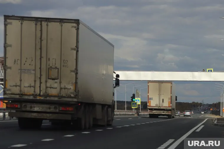 Две фуры с гуманитарной помощью отправились из Нового Уренгоя