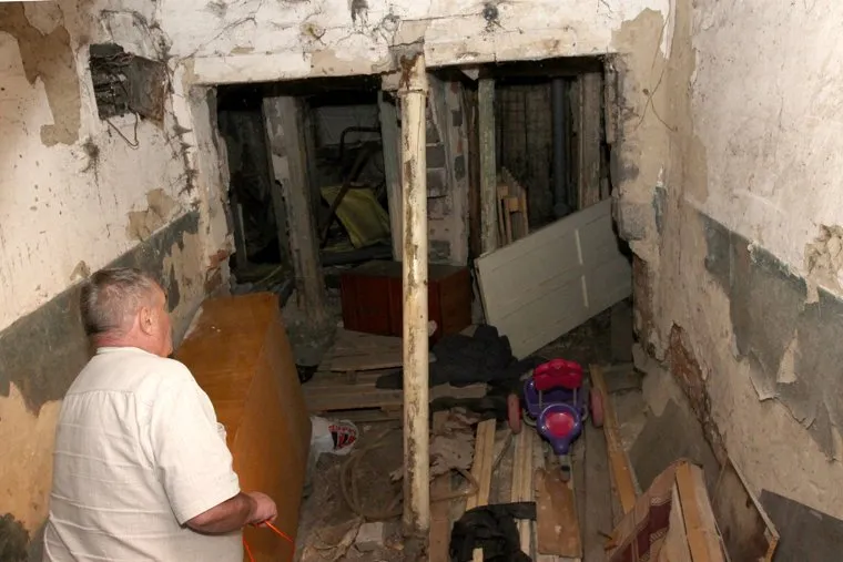 Аварийный дом
Курган, подвал, аварийный дом