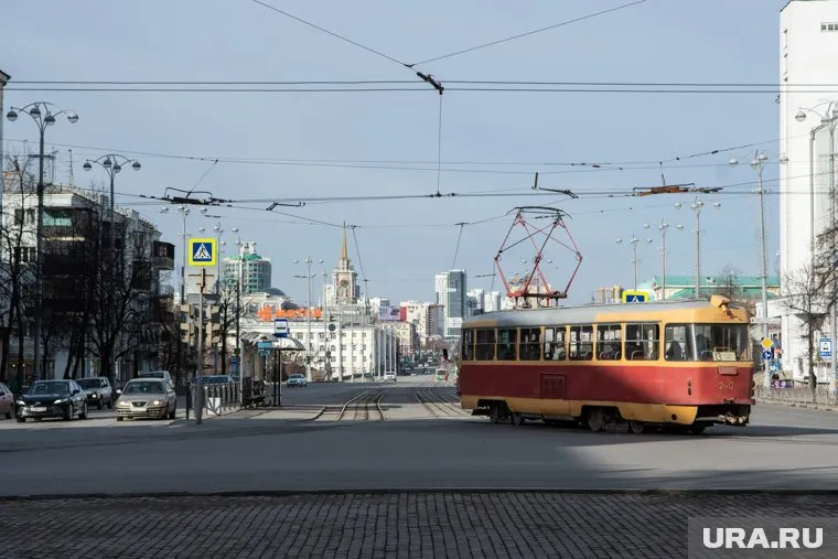 В конце июля в четырех районах Екатеринбурга временно остановилось движение трамваев и троллейбусов