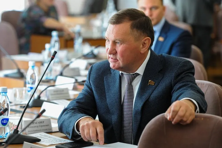 Первое заседание Челябинской городской думы второго созыва, где выбрали председателя, его заместителей и руководителей комиссий. Челябинск