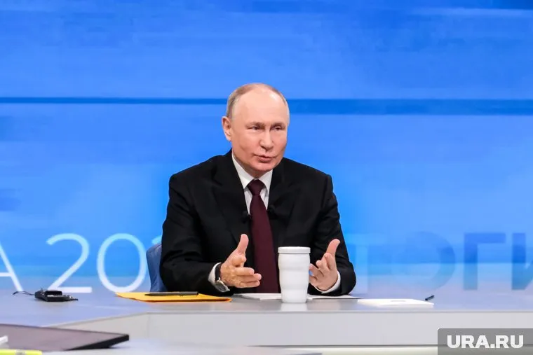 По словам Путина, средний возраст командующих дивизиями в ВС РФ составляет 46 лет