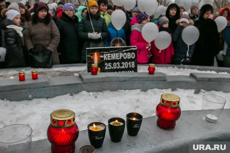 На неизвестных ранее фрагментах видны быстрое задымление и давка в лестничном проходе