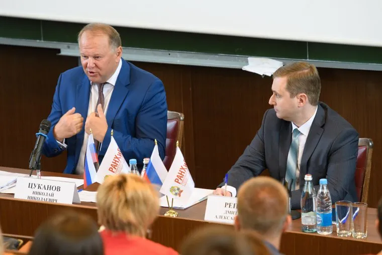 Встреча полпреда по УрФО Николая Цуканова со студентами госакадемии. Екатеринбург, цуканов николай, репин дмитрий