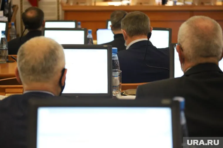 Депутаты Курганской областной думы отдали зарплаты для помощи врачам