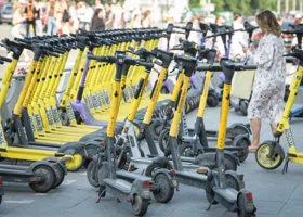 В России нашли новый способ борьбы с лихачами на самокатах