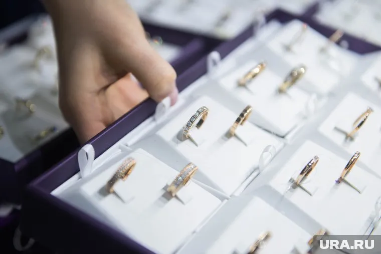Грабители украли украшения стоимостью 190 тысяч рублей