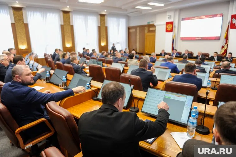 Депутаты ЗСО за 2023 год приняли 244 закона и почти 600 постановлений