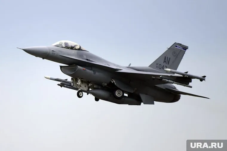 Нидерланды готовят к отправке Украине 18 истребителей F-16 из 42 обещанных