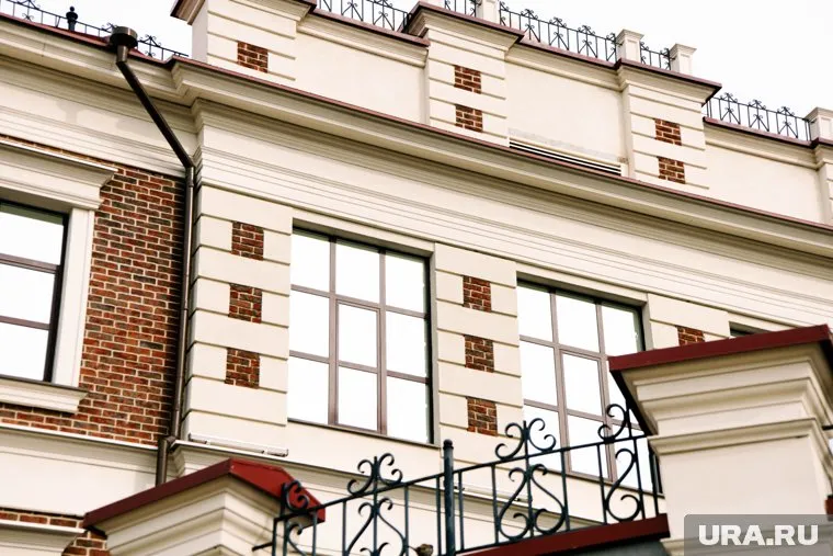 Пермяки продают кирпичные и деревянные коттеджи