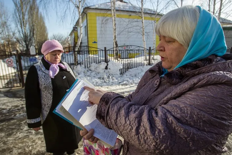 Жители поселка Антипино жалуются на экологически вредные выбросы Антипинского НПЗ, нефтеперерабатывающего завода в окрестностях Тюмени. Тюмень, Антипино, подписи, протест, антипинский нпз
