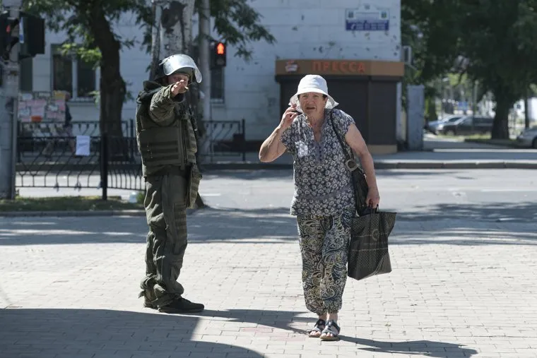 ВС РФ разминируют центр Донецка от "Лепестков". Донецк