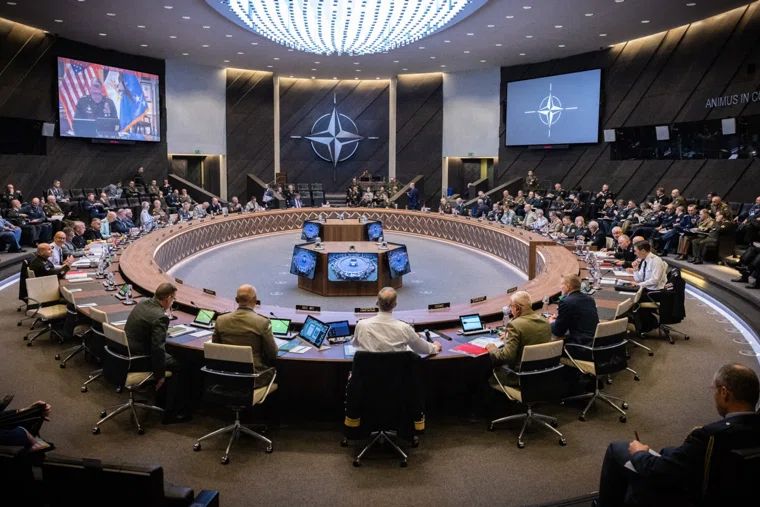 В НАТО поставили задачу внедрить беспилотники в сети ПВО