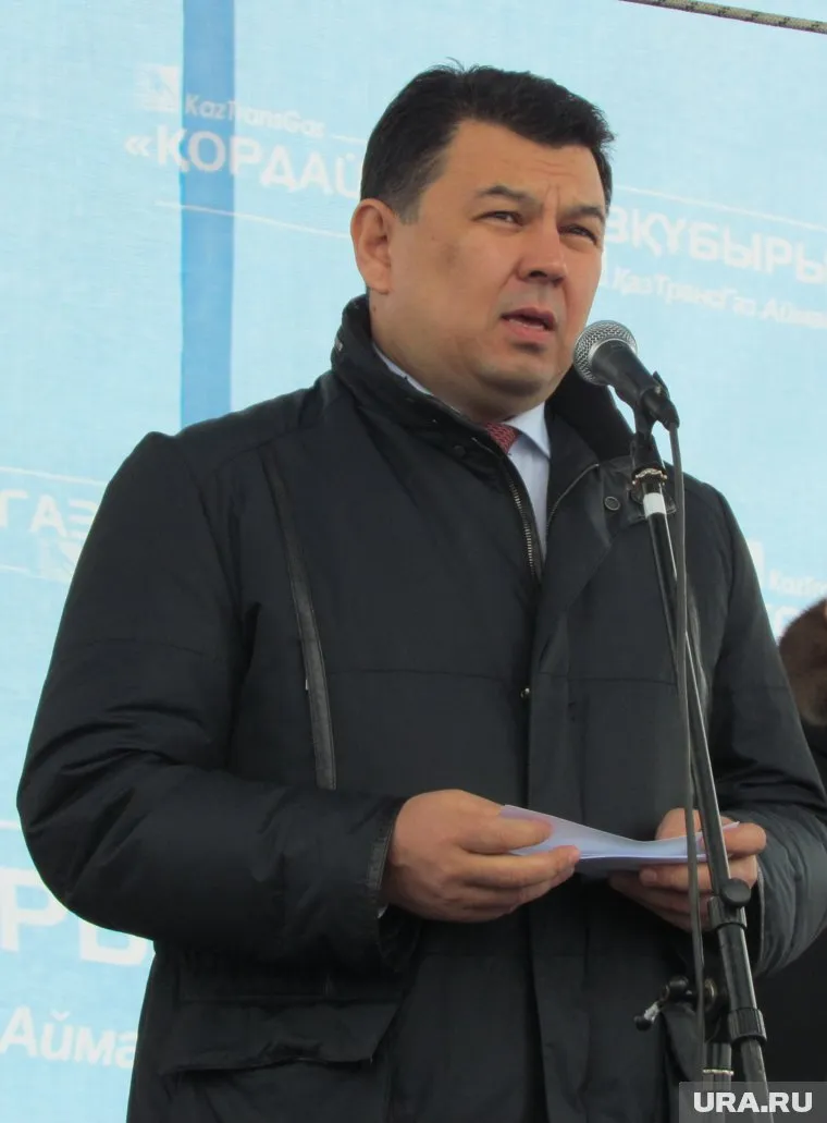 Канат Бозумбаев подписал приказ о запрете на ввоз в страну российского бензина