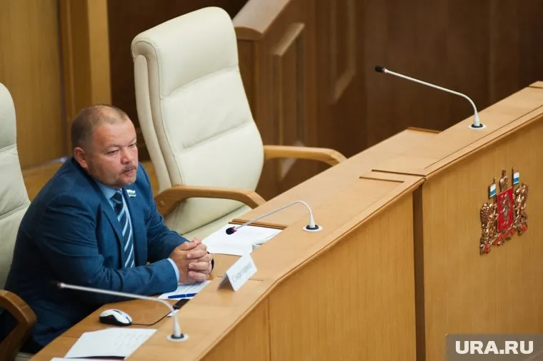 Павел Мякишев — однокурсник замминистра; работал в заксо в предыдущем созыве