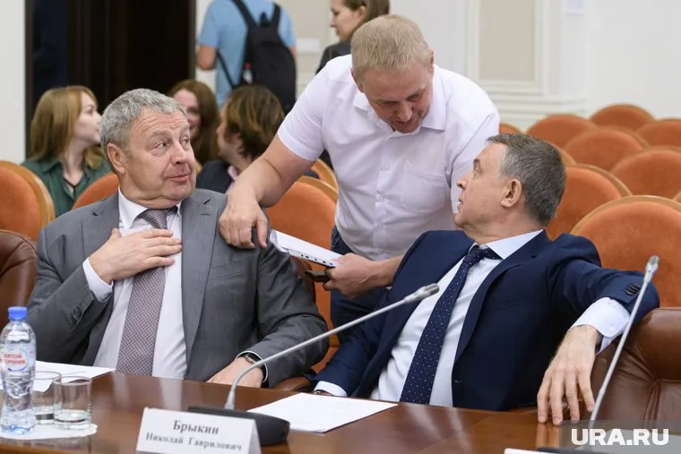 Николай Брыкин (справа на фото) с сарказмом отнесся к призыву Майи Санду