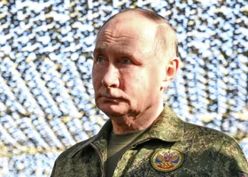 Путин в военной форме подвел итоги учениям «Запад-2025»: главное о визите президента в «Мулино»