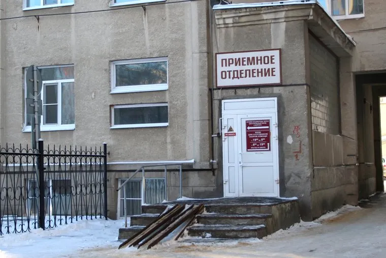 Здание областной больницы.Курган, приемное отделение, областная больница