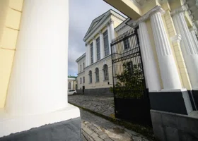 Свердловские власти торгуются с федералами за усадьбу Харитонова