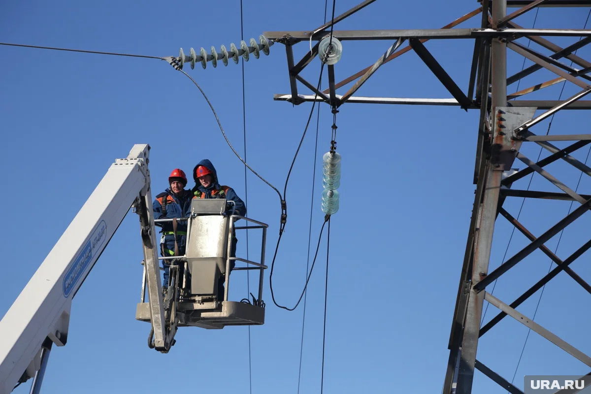 В полной готовности находятся 11 тысяч аварийно-восстановительных бригад, сообщил премьер-министру Михаилу Мишустину глава «Россетей» Андрей Рюмин