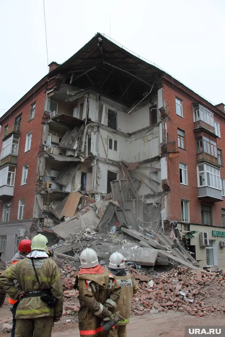 УК "Моторостроитель" отвечала и за дом, где полностью обрушился подъезд