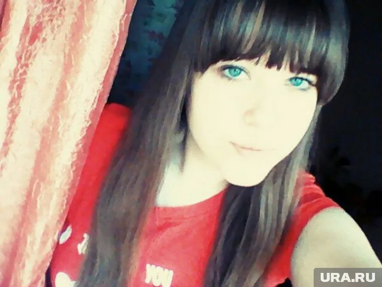 Свидетели видели Анастасию заплаканной в компании неизвестных парней