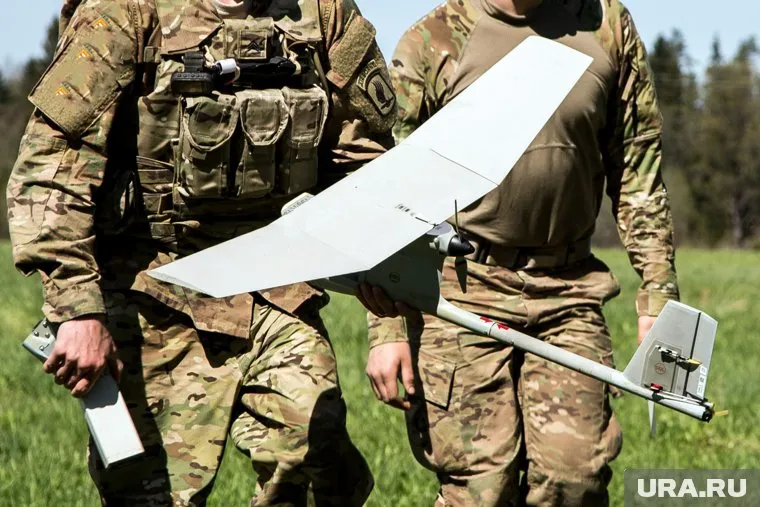 Российские аэропорты не нужно закрывать из-за атак дронов, сказал Юрий Кнутов