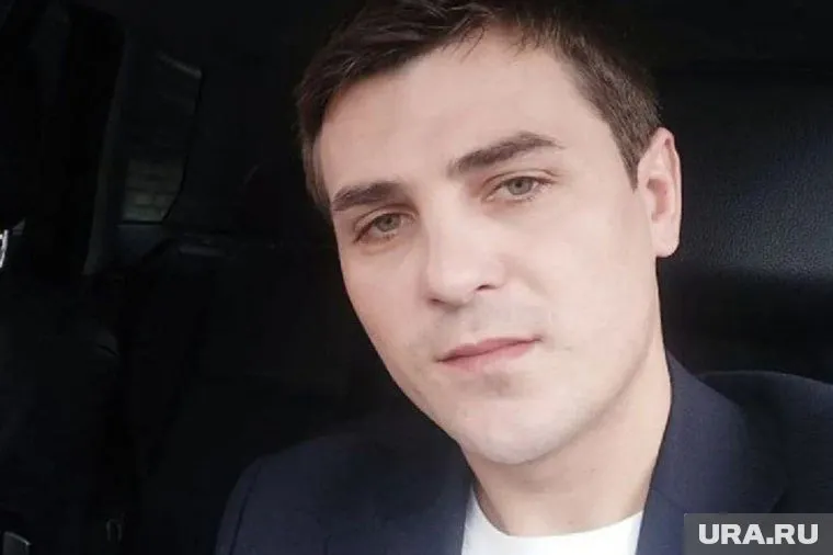 Двойник Шатунова продолжает выступления с популярными песнями покойного артиста