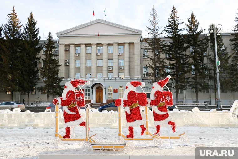 В параде приняли участие 1300 человек