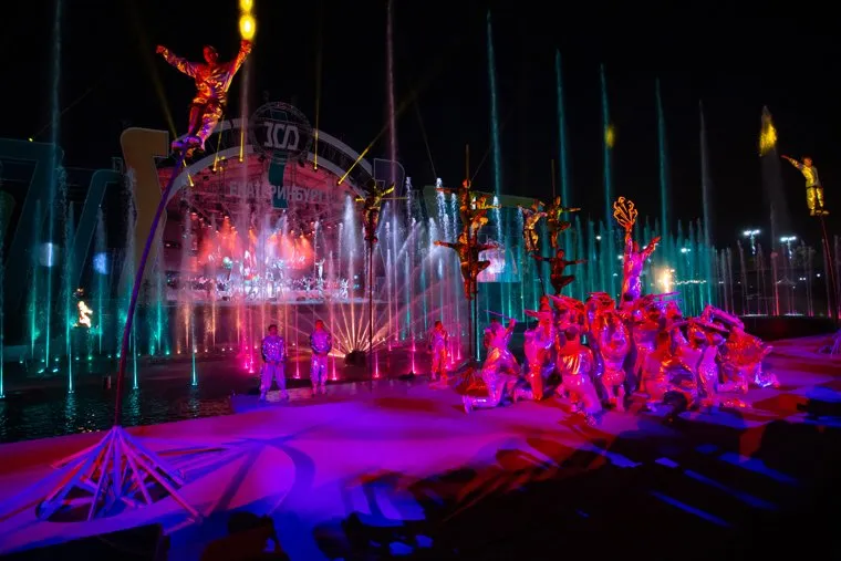 Открытие светомузыкального фонтана в Итсорическом сквере. Екатеринбург