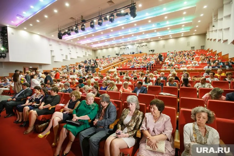 Роспотребнадзор в августе разработает способ рассадки посетителей в театре