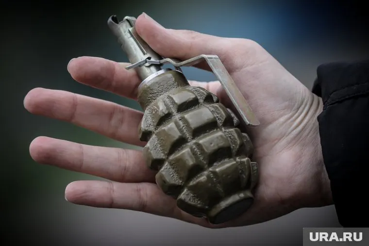 Получить в подарок гранату — это селянство, считает военкор Андрей Коц