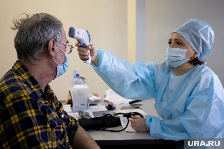 Пациенты с хроническим бронхитом могут испытывать тяжесть в легких после вакцинации, сказал Виктор Лишин