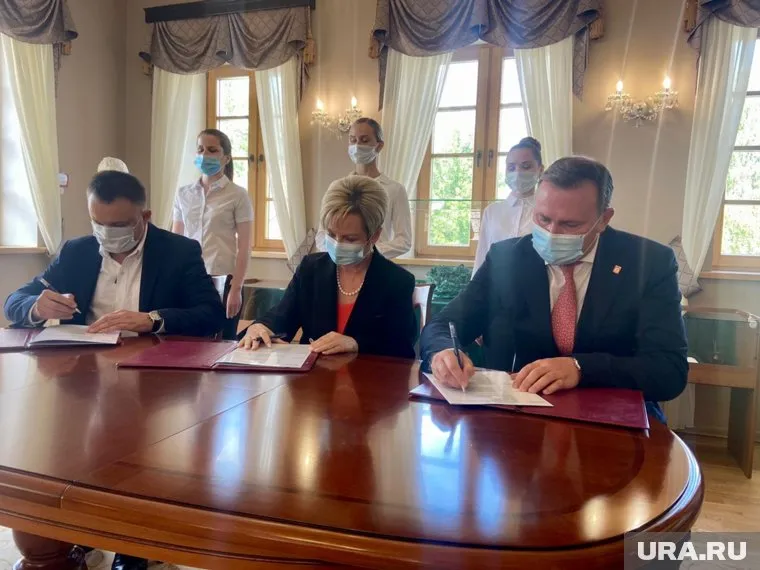 Соглашение о сотрудничестве подписали мэр Нижнего Тагила, ректор УГМУ и главврач Демидовской больницы