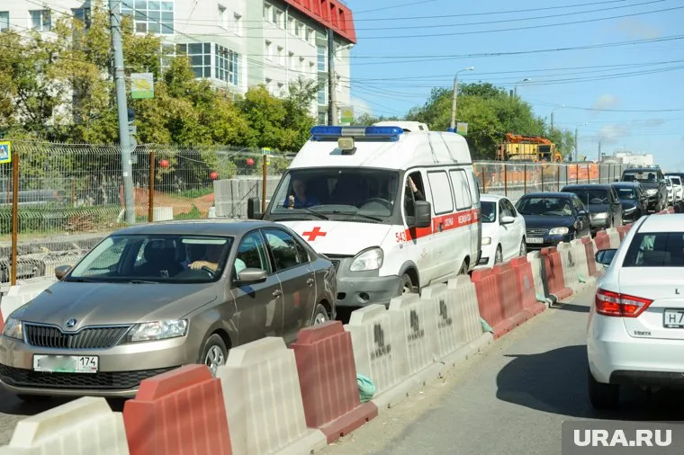 Центр Челябинска встал в пробках