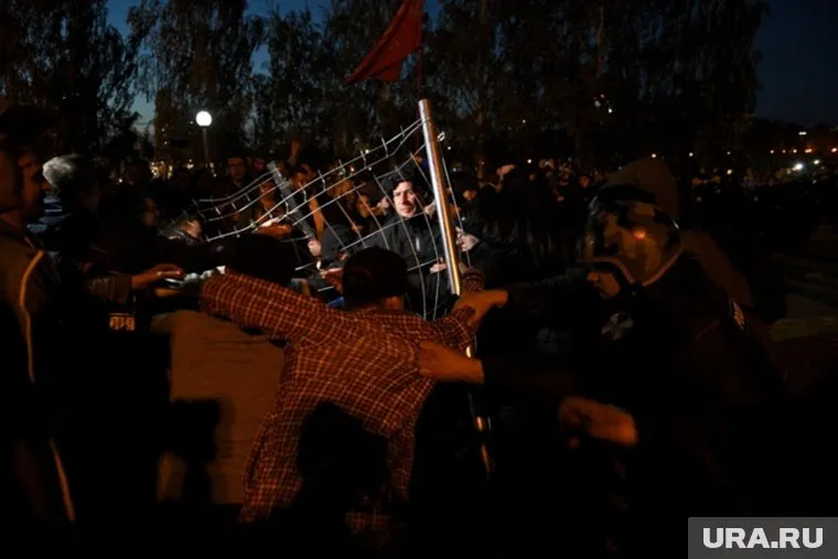 Протестующих спасли погодные условия