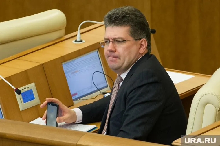 Главе министерства социальной политики Свердловской области Андрею Злоказову создала головную боль бывшая сотрудница