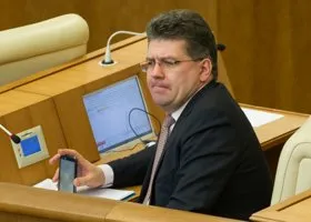 Обманувшаяся женщина мстит свердловскому министру