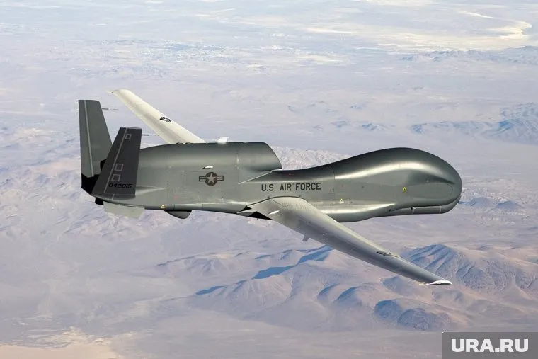Небо над Черным морем патрулирует БПЛА Global Hawk