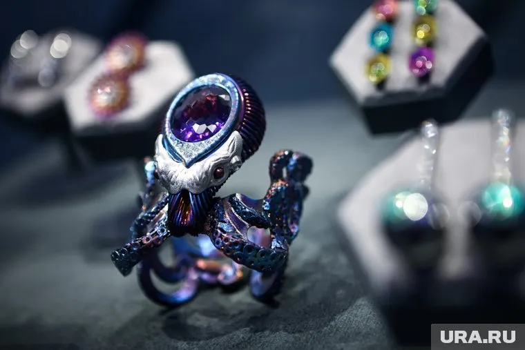 США могут снять часть санкций против РФ, связанных с импортом алмазов, передает Reuters