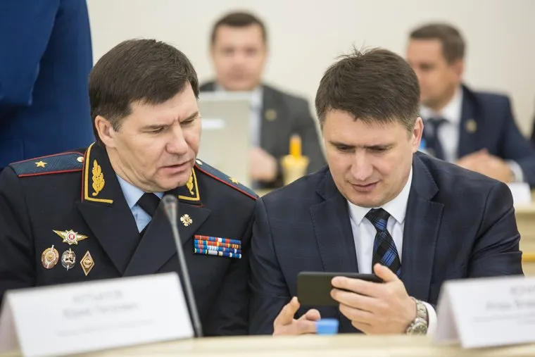 Представление ВРИО губернатора Тюменской области Александра Моора полномочным представителем президента Игорем Холманских. Тюмень , алтынов юрий, кочнев игорь