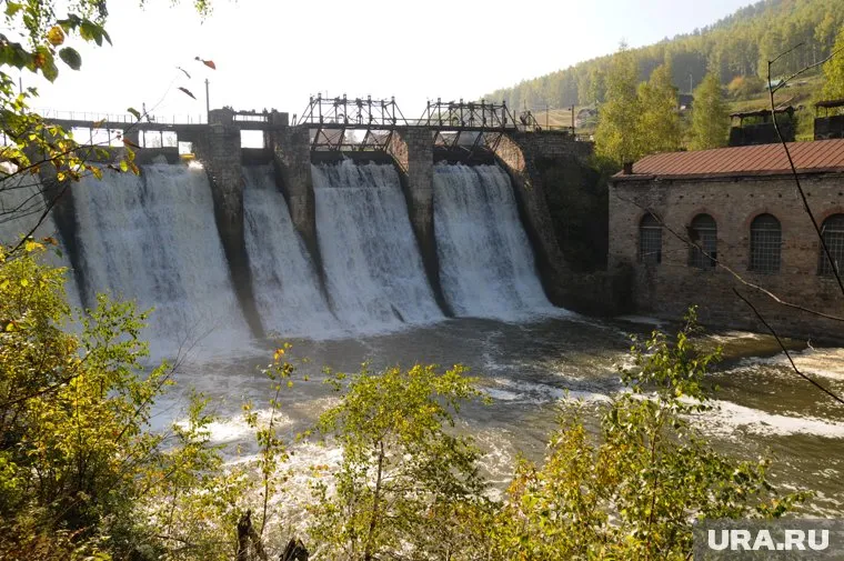 Строения ГЭС в селе Пороги быстро ветшают и приходят в негодность