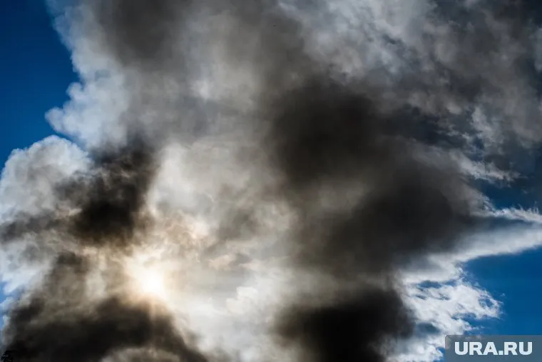 Скорость этого типа солнечной активности практически равна скорости света