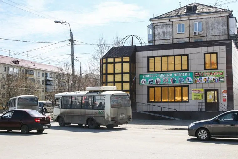 Место гибели семилетнего ребенка под колесами автобуса в Кургане, пазики, перекресток дзержинского-проспект машиностроителей