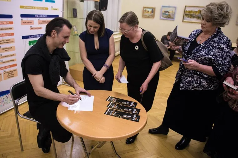 Перед концертом дирижера Теодора Курентзиса в филармонии. Екатеринбург